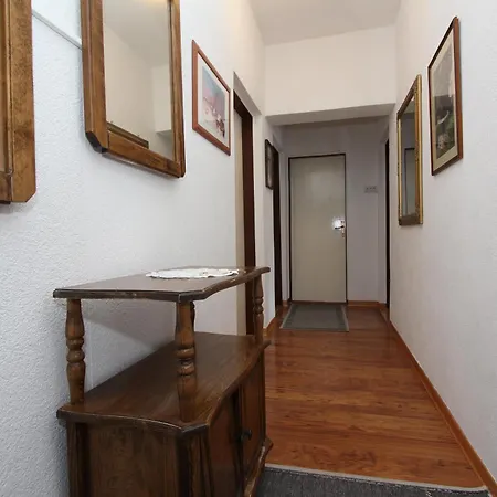 Apartment Belsa *